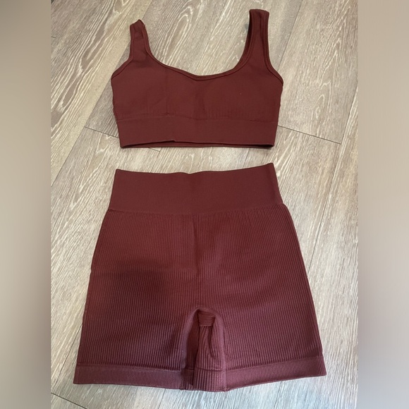 Amazon Workout Set - Picture 2 of 5